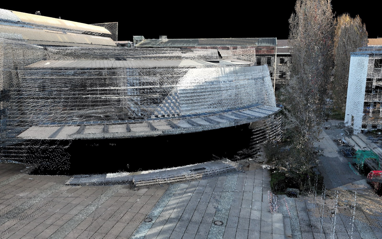 The same building facade coloured from the full nadir and oblique block: wall surfaces carry photographic texture