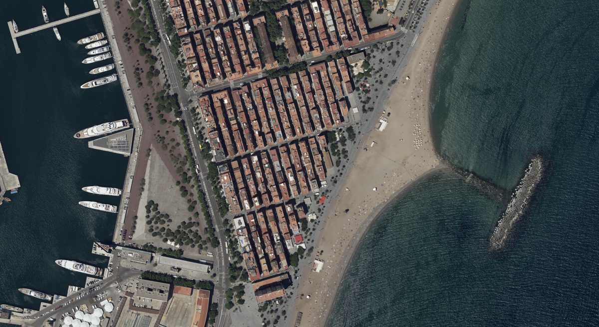 UltraCam Osprey 4.1 RGB DTM-orthophoto of Barcelona Beach: marina, urban grid, beach, and breakwater